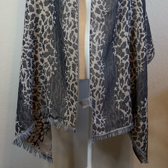 NWT Chicos Jacquard Animal Print Oblong Scarf Lightweight Wrap - Picture 7 of 9